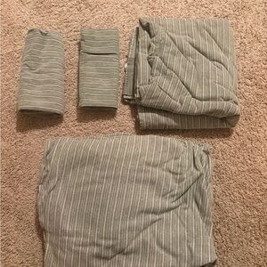 Green flannel king sheet and pillowcase set